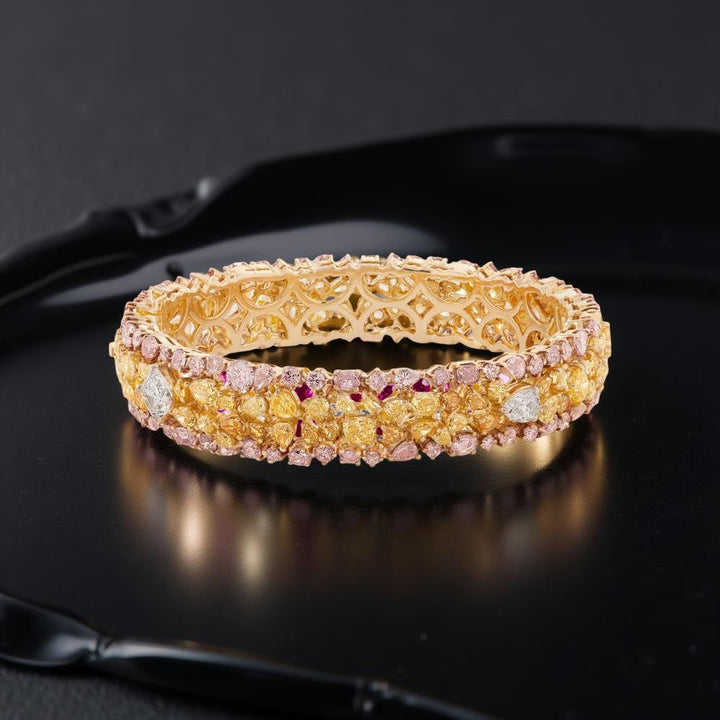 Modern Natural Fancy Yellow, Pink and White Diamond 18Kt Yellow Gold Bangle