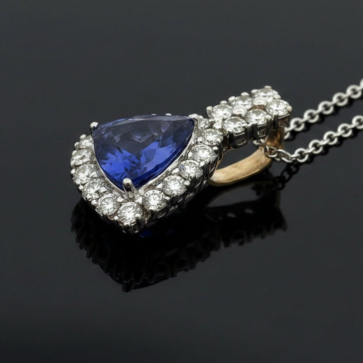 Contemporary Fine 4.04ct Tanzanite and Diamond White Gold Necklace