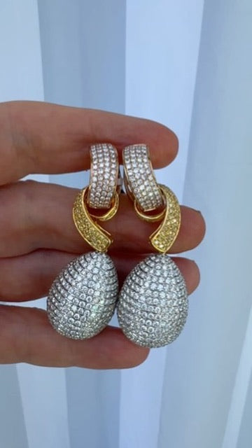 Designer AKMS 18.88cttw Diamond (Light Pink, white, Yellow) 18kt Tricolor Dangle Earring
