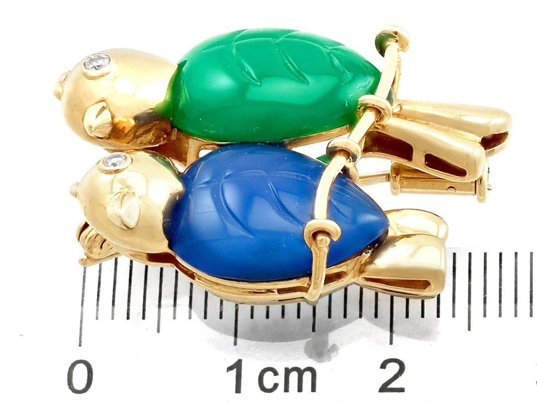 Cartier Paris 1989 Revival Love Birds Diamond and Chalcedony 18K Yellow Gold Pendant/Brooch