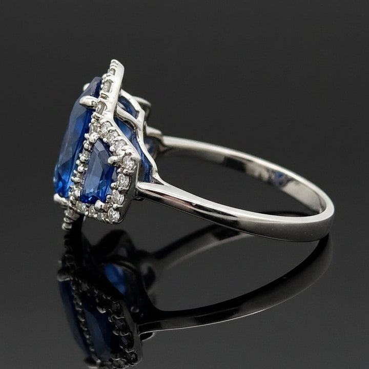 Estate 6.03ct Fine Oval Sapphire & Diamond Platinum Ring
