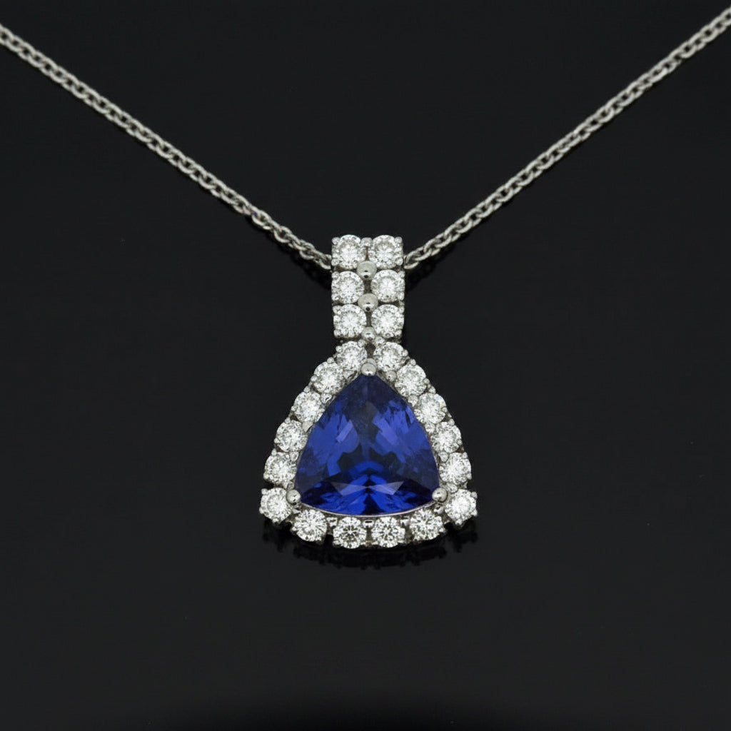 Contemporary Fine 4.04ct Tanzanite and Diamond White Gold Necklace
