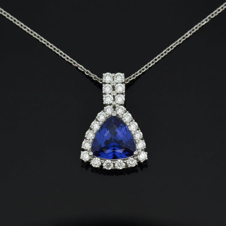 Contemporary Fine 4.04ct Tanzanite and Diamond White Gold Necklace