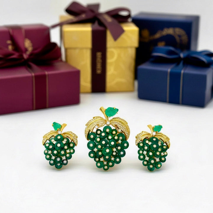 Italian Designer Giovane Emerald Diamond 18Kt White and Yellow Gold Earring and Brooch/Pendant Set