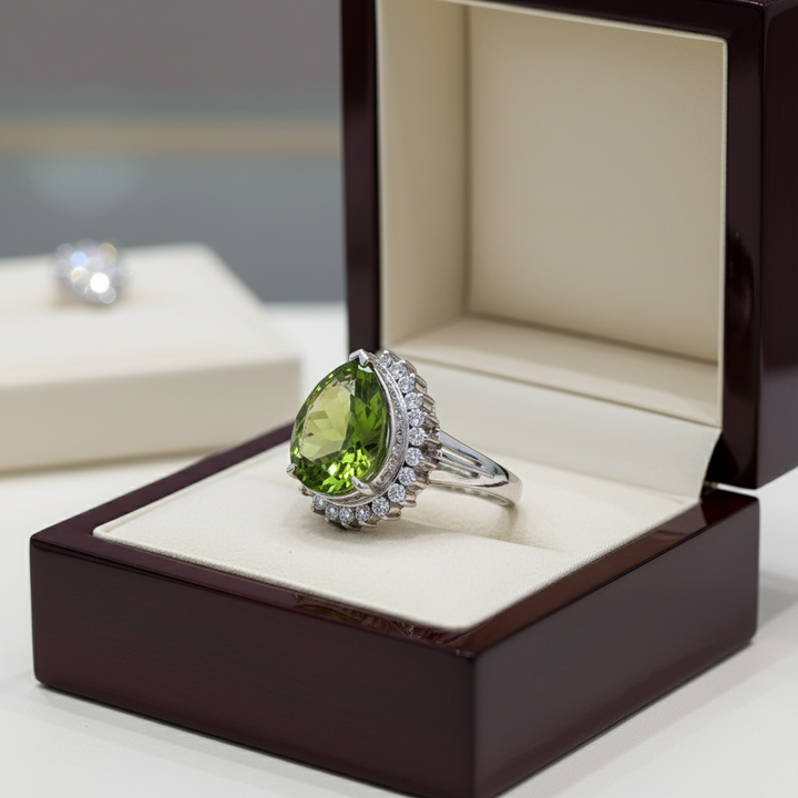 Fine Peridot and Diamond Platinum Ring