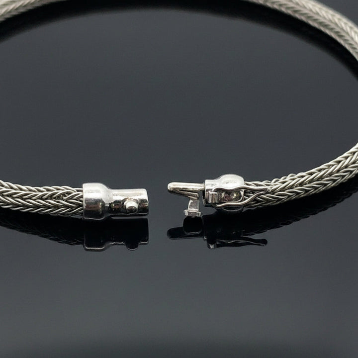Contemporary 1.75cttw Diamond & White Gold Bracelet