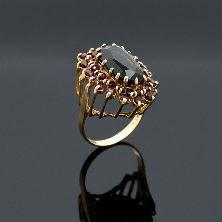 English Garnet and 9K Yellow Gold Ring
