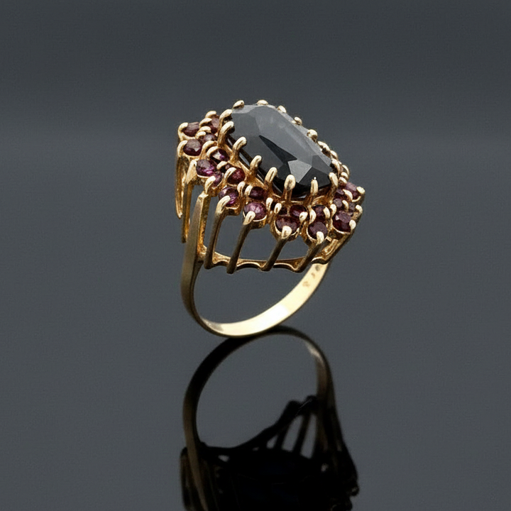 English Garnet and 9K Yellow Gold Ring