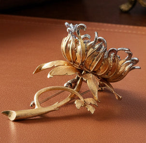 Vintage Italian "En Tremblant" Moving Petals Diamond and 14k/18k Yellow/White Gold Flower Brooch