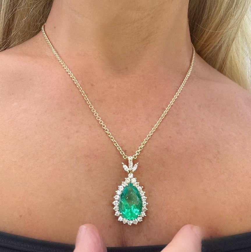 Estate 11.33 Columbia Emerald (GIA Report) Diamond 14kt Yellow Gold Necklace