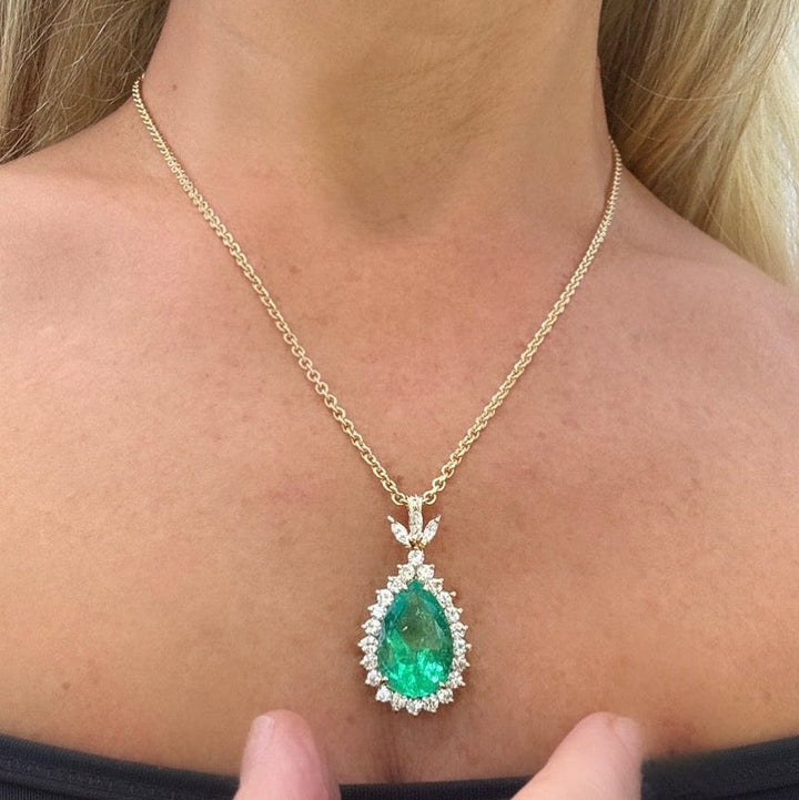 Estate 11.33 Columbia Emerald (GIA Report) Diamond 14kt Yellow Gold Necklace