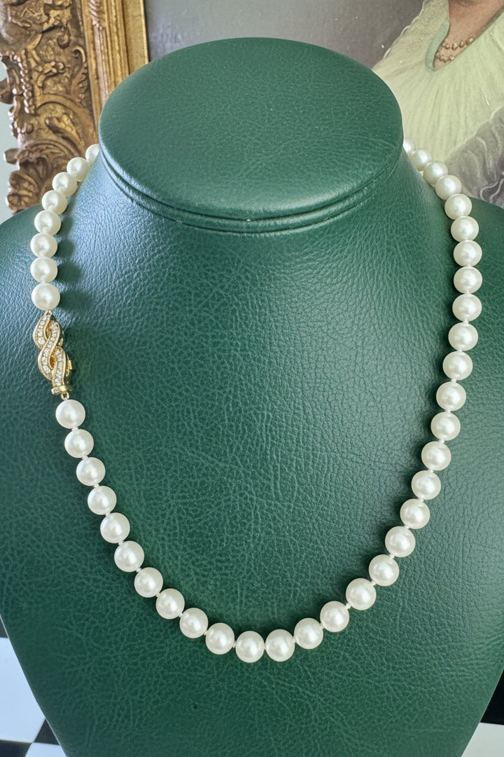 Modern 1990's  Japanese Akoya Cultured Pearl and Diamond 18kt Yellow Gold Necklace