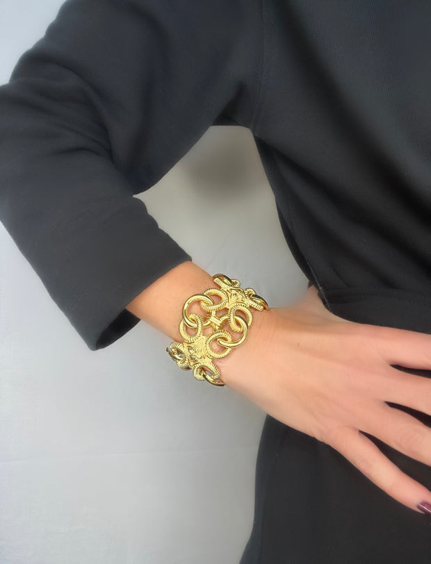 Bold Gold 18K Yellow Gold Circle Link and Flower Motif Bracelet