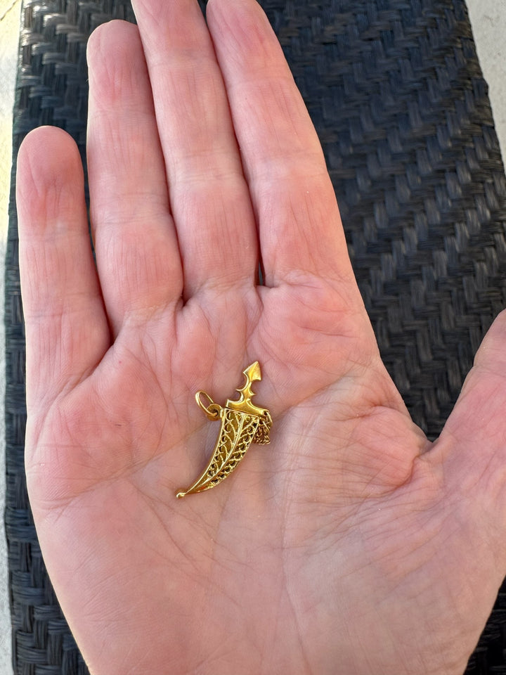 Uno A Erre Italia Coltello Pendant 18K Yellow Gold 3.67g