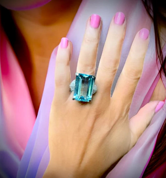 Vintage 34.59 Carat Aquamarine and Natural Diamond Platinum Ring