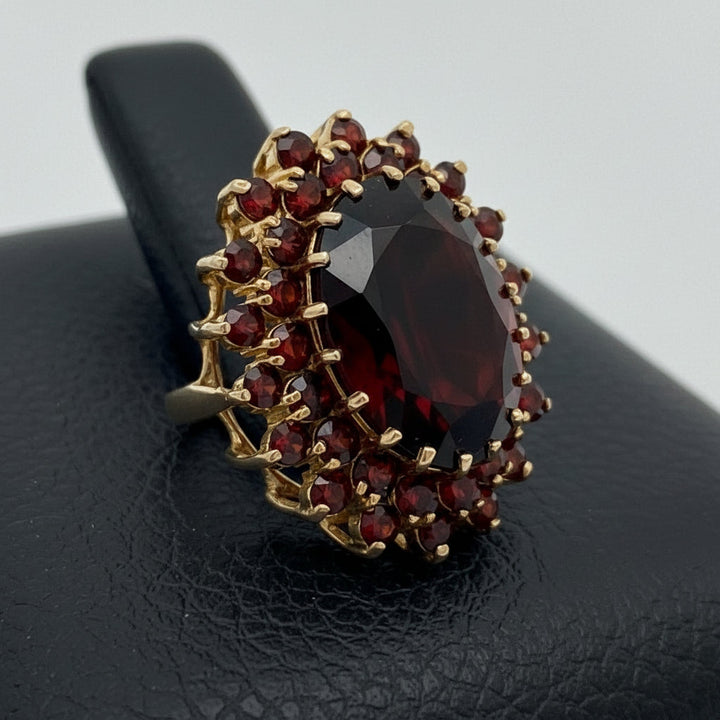 English Garnet and 9K Yellow Gold Ring