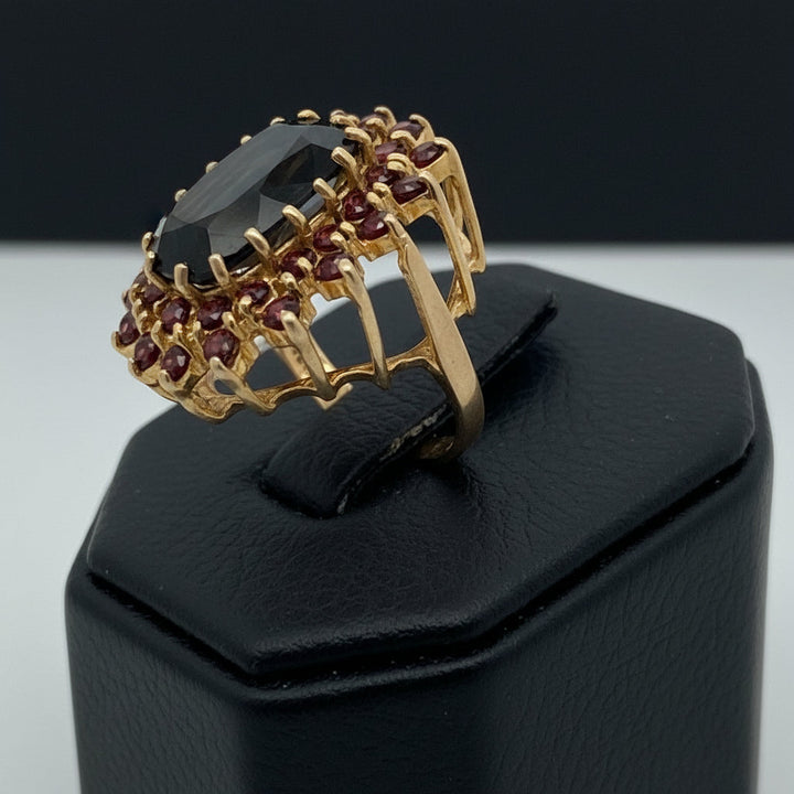 English Garnet and 9K Yellow Gold Ring