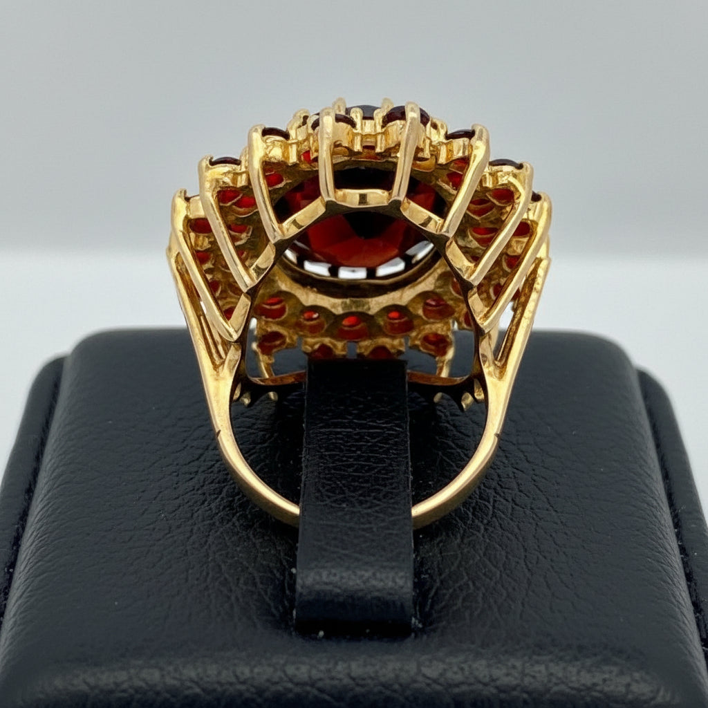 English Garnet and 9K Yellow Gold Ring