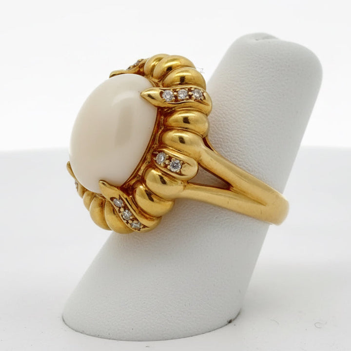 Italian Coral and Diamond 18Kt Yellow Gold Ring