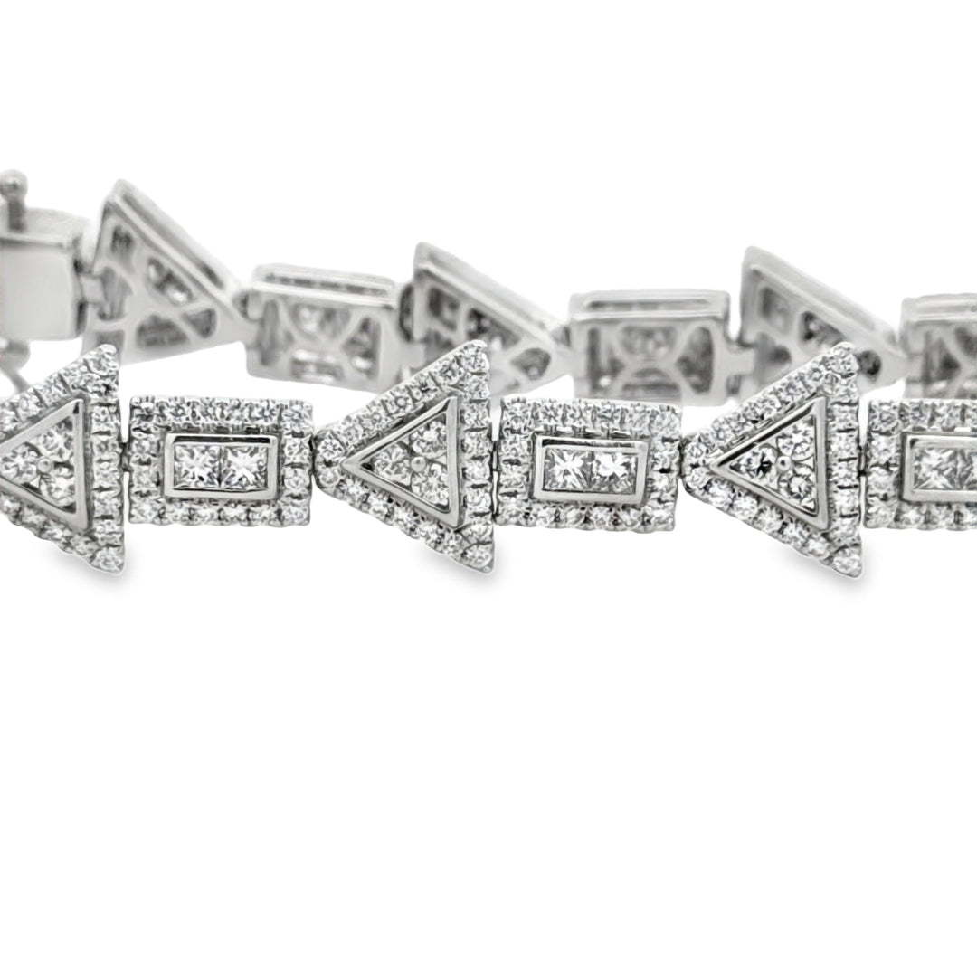 Designer AV 4.62cttw Diamond 14Kt White Gold Bracelet