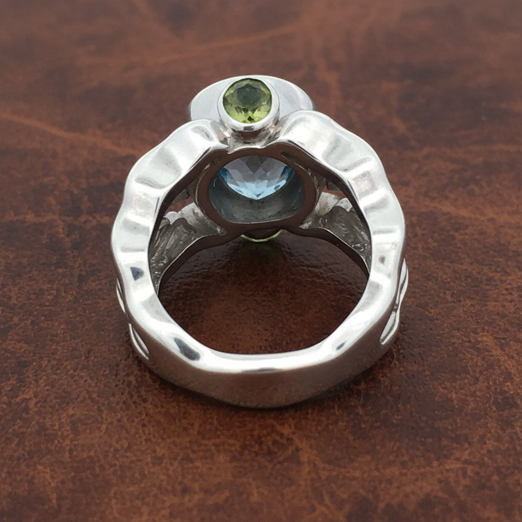Designer K.C. 7.00ct Aquamarina and Peridot 18k White Gold Ring