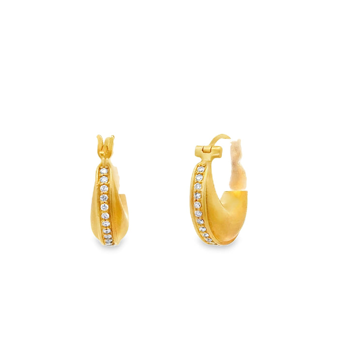 Modern Diamond 18Kt Yellow Gold Earring