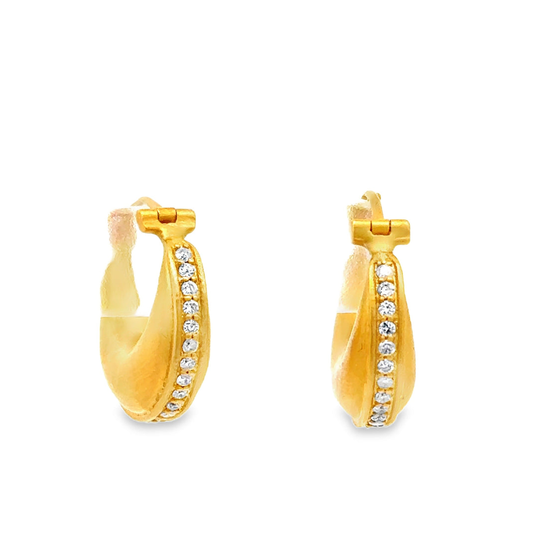 Modern Diamond 18Kt Yellow Gold Earring