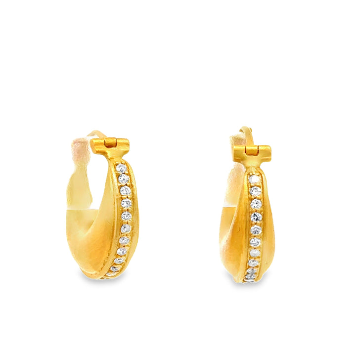 Modern Diamond 18Kt Yellow Gold Earring