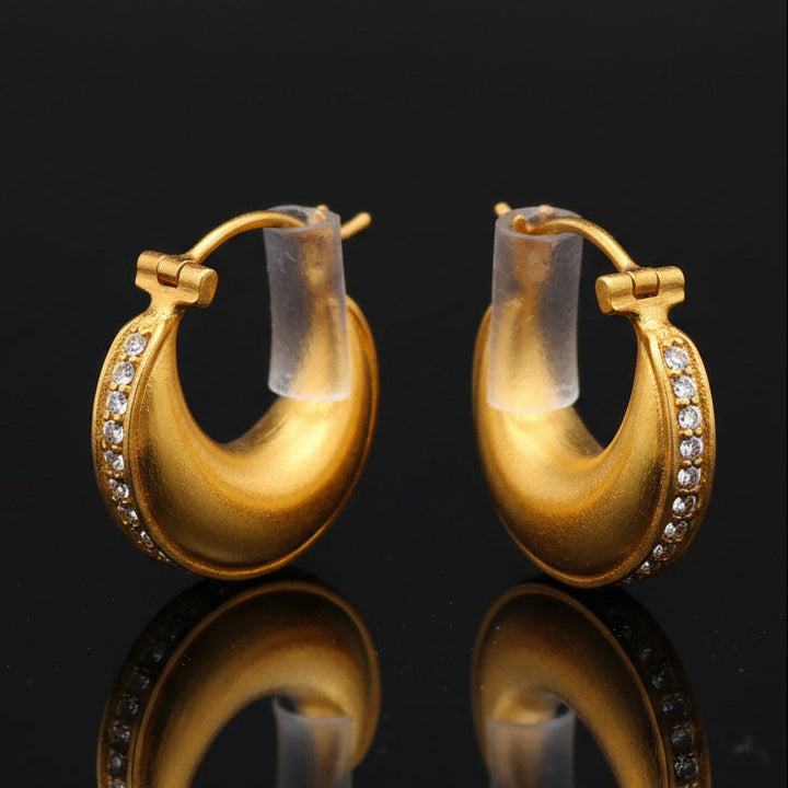 Modern Diamond 18Kt Yellow Gold Earring