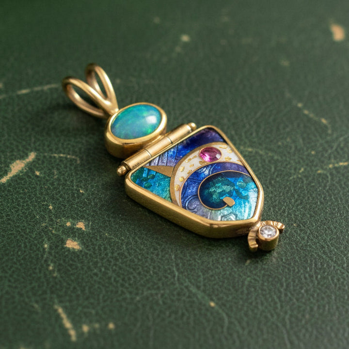 Estate Designer Amethyst & Onyx 18Kt Yellow Gold Brooch