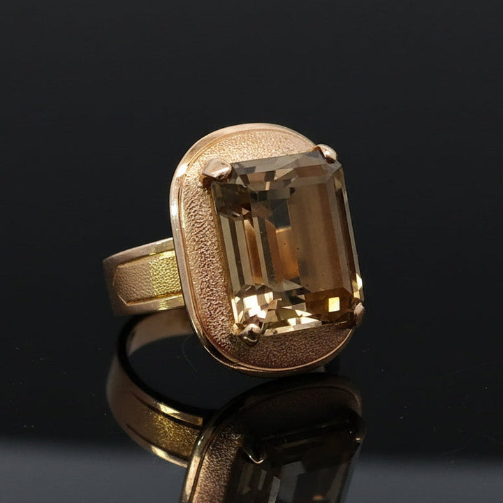 Estate Retro Quartz 18K Yellow Gold Ring