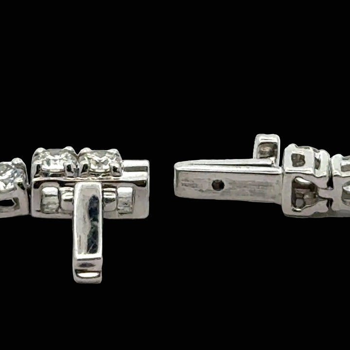 Contemporary 13.70 cttw Diamond Riviera Platinum Graduated Necklace