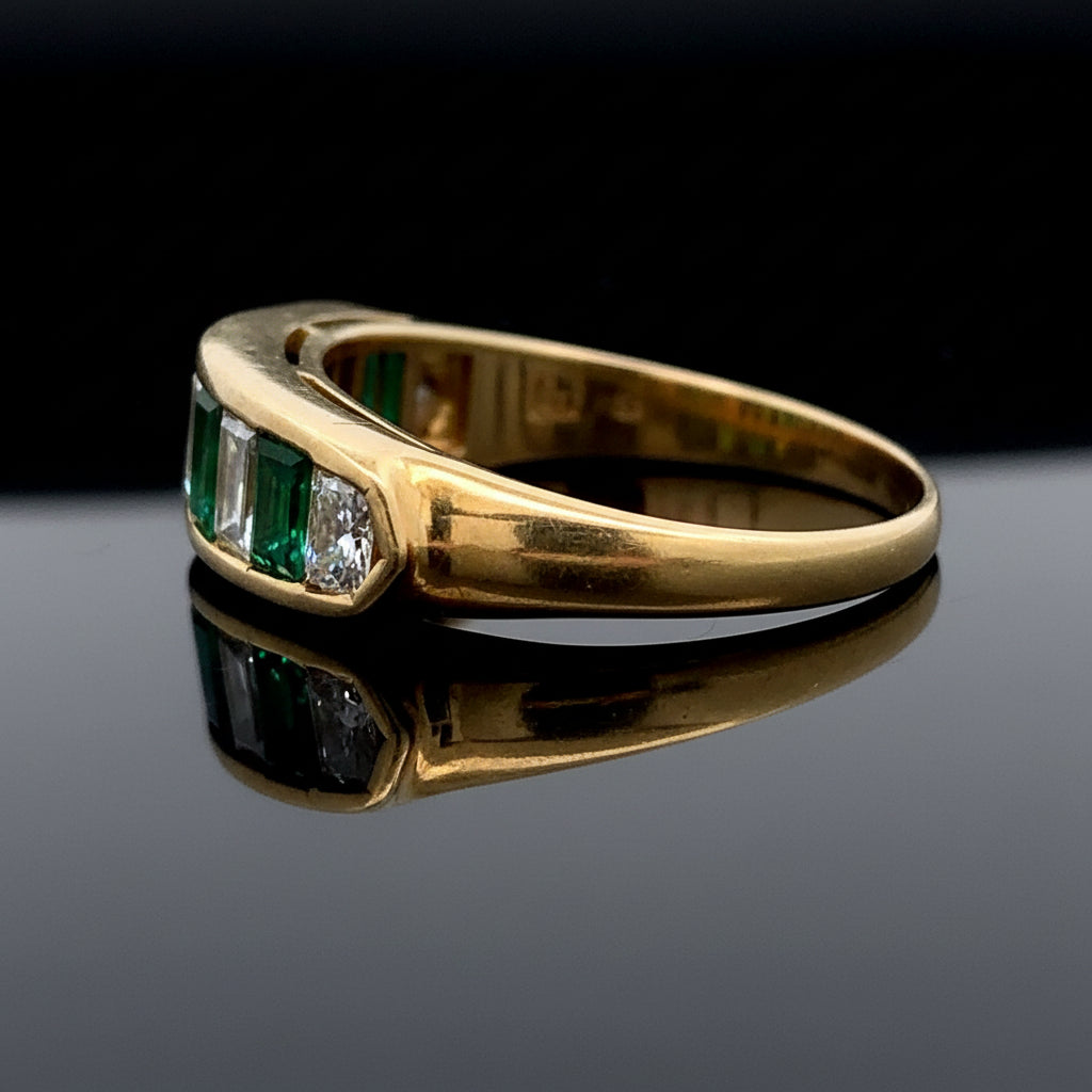 Gentleman Estate Fine Colombian Emerald and Diamond 18K Yellow Gold Ring