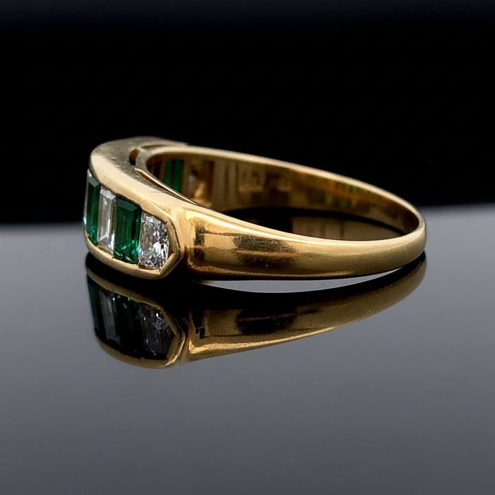 Gentleman Estate Fine Colombian Emerald and Diamond 18K Yellow Gold Ring