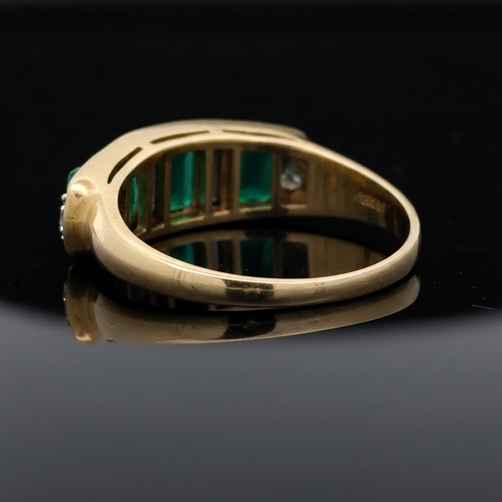 Gentleman Estate Fine Colombian Emerald and Diamond 18K Yellow Gold Ring