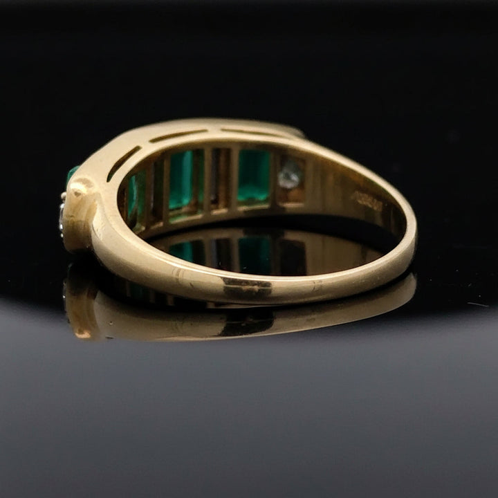 Gentleman Estate Fine Colombian Emerald and Diamond 18K Yellow Gold Ring