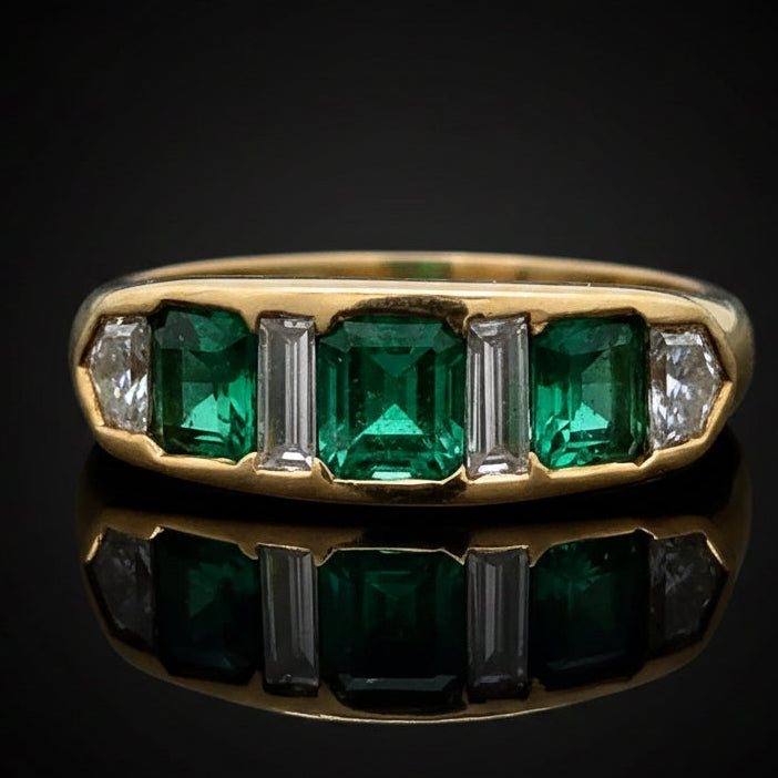 Gentleman Estate Fine Colombian Emerald and Diamond 18K Yellow Gold Ring