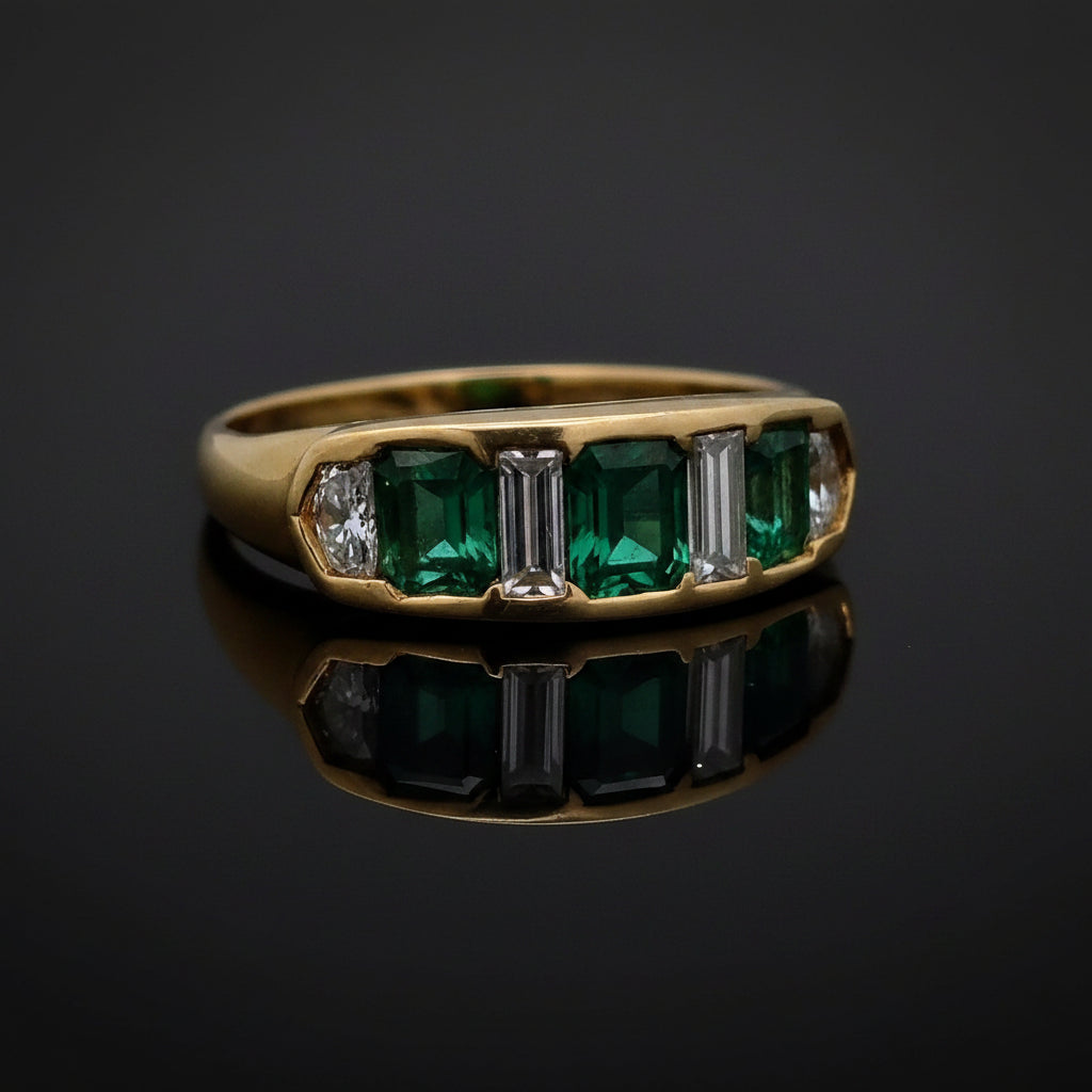 Gentleman Estate Fine Colombian Emerald and Diamond 18K Yellow Gold Ring