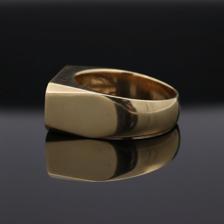 Gentleman Estate Fine Pigeon Blood Ruby and Diamond 14Kt Yellow Gold Ring