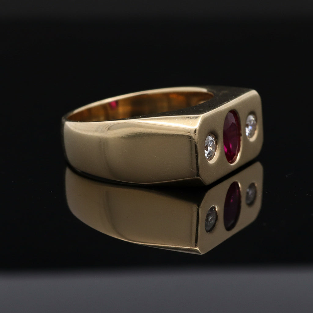 Gentleman Estate Fine Pigeon Blood Ruby and Diamond 14Kt Yellow Gold Ring