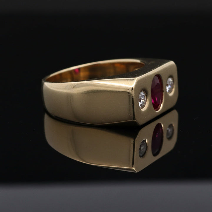 Gentleman Estate Fine Pigeon Blood Ruby and Diamond 14Kt Yellow Gold Ring
