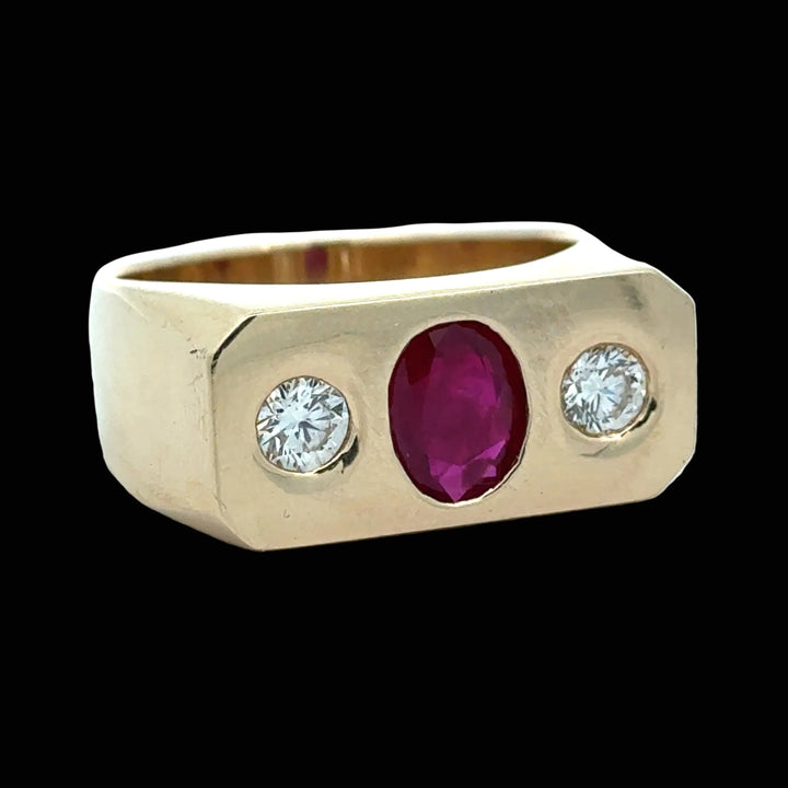 Gentleman Estate Fine Pigeon Blood Ruby and Diamond 14Kt Yellow Gold Ring