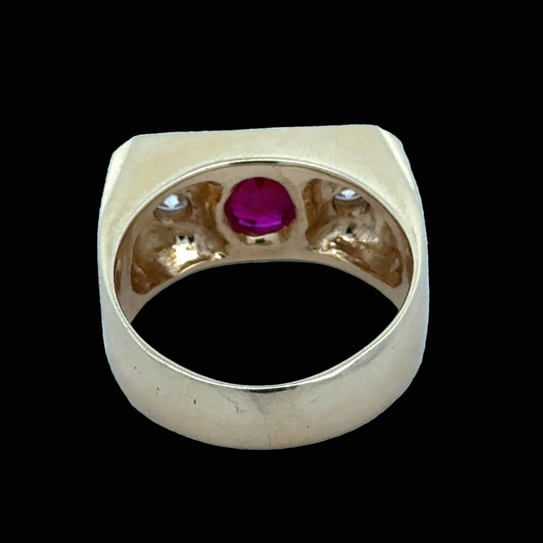 Gentleman Estate Fine Pigeon Blood Ruby and Diamond 14Kt Yellow Gold Ring