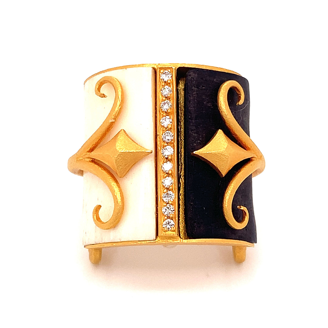 Fibula Diamond and Cermamic 18K Yellow Gold Ring