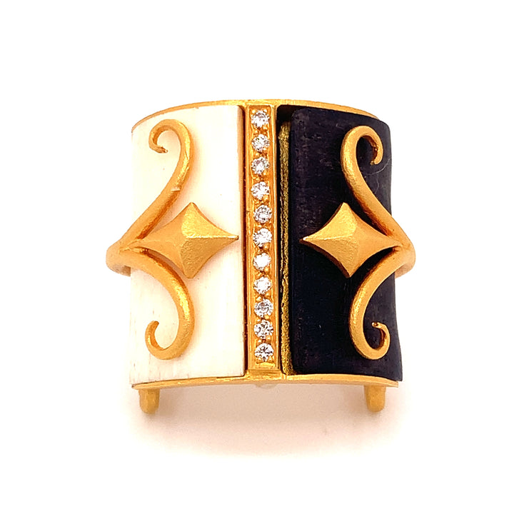 Fibula Diamond and Cermamic 18K Yellow Gold Ring