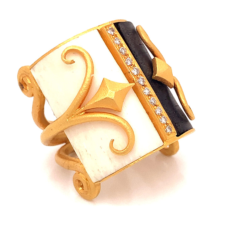 Fibula Diamond and Cermamic 18K Yellow Gold Ring