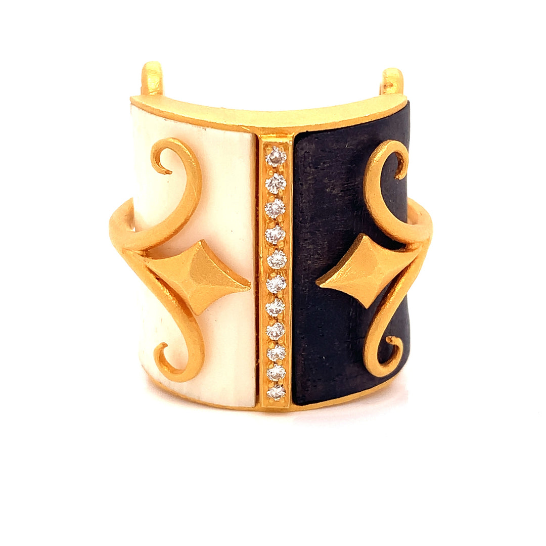 Fibula Diamond and Cermamic 18K Yellow Gold Ring