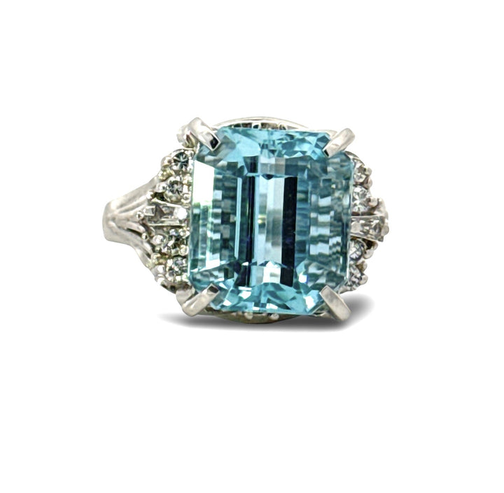 1970's Modern Aquamarine and Diamond Platinum Ring