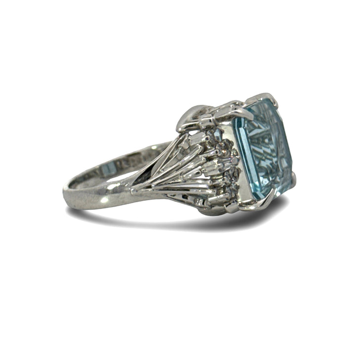 1970's Modern Aquamarine and Diamond Platinum Ring