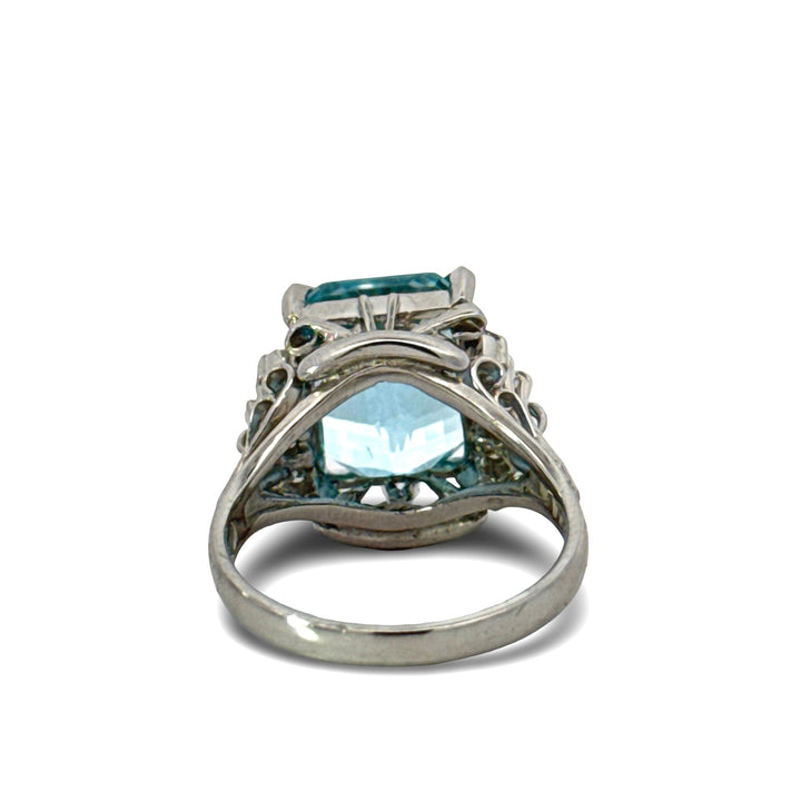 1970's Modern Aquamarine and Diamond Platinum Ring